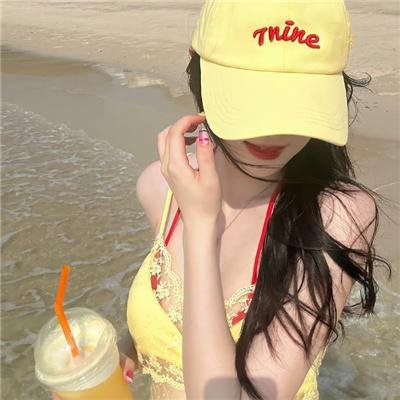 远看是蔚蓝的春天海报